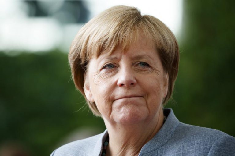 MERKEL FAVORÁVEL A NEGOCIAÇÃO DIRETA COM A COREIA DO NORTE