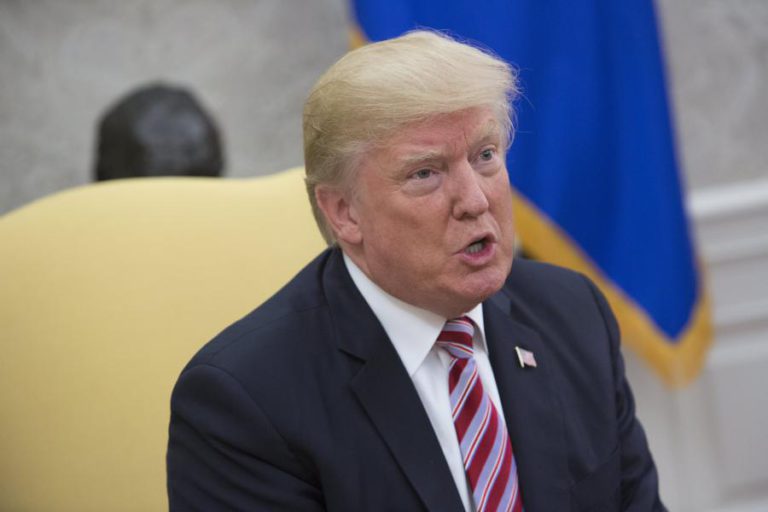 FURACÃO IRMA: TRUMP EXORTA POPULAÇÃO A EVITAR TRAJETÓRIA E REFERE-SE A “ENORME PODER DESTRUTIVO”