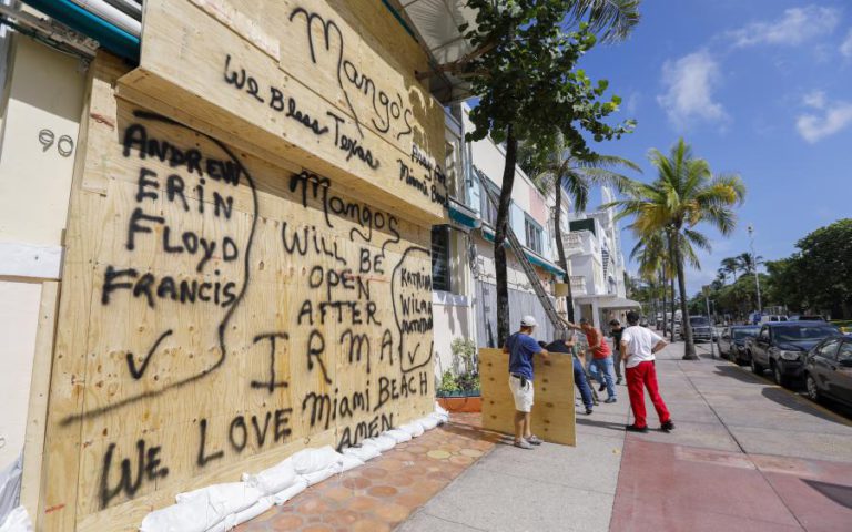 FURACÃO IRMA: FLORIDA (EUA) DÁ ORDEM DE RETIRADA A MAIS DE CINCO MILHÕES DE PESSOAS