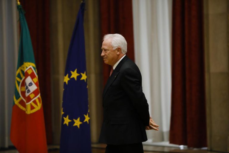 CARLOS COSTA QUER QUE SOLUÇÃO PARA MALPARADO SEJA ENCONTRADA DENTRO DOS BANCOS