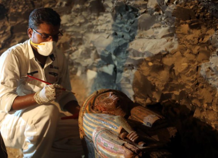 EGITO ANUNCIA DESCOBERTA DE TÚMULO COM 3.500 ANOS EM LUXOR