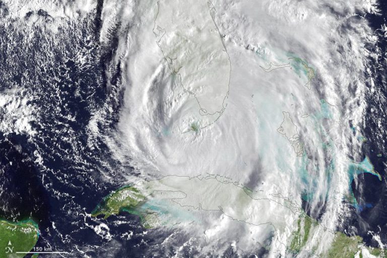 FURACÃO IRMA: CATEGORIA REDUZIDA PARA 1 AO APROXIMAR-SE DE TAMPA, NA FLÓRIDA