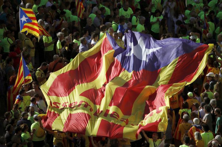 SEPARATISTAS CATALÃES LANÇAM CAMPANHA PELO “SIM” NO REFERENDO