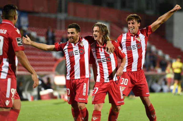 DESPORTIVO DAS AVES VENCE PELA PRIMEIRA VEZ E FOGE AO PENÚLTIMO LUGAR