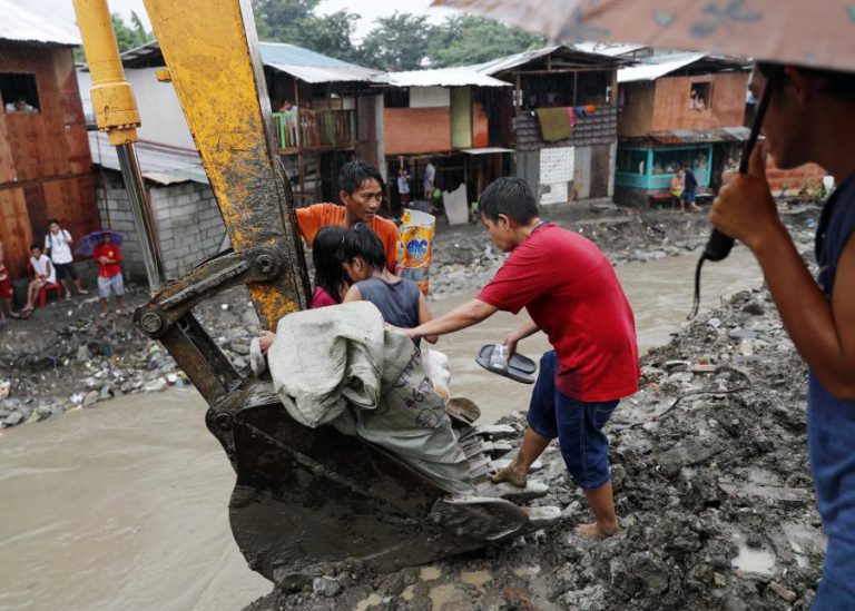 PELO MENOS QUATRO MORTOS E 18 DESAPARECIDOS DEVIDO À TEMPESTADE MARING NAS FILIPINAS