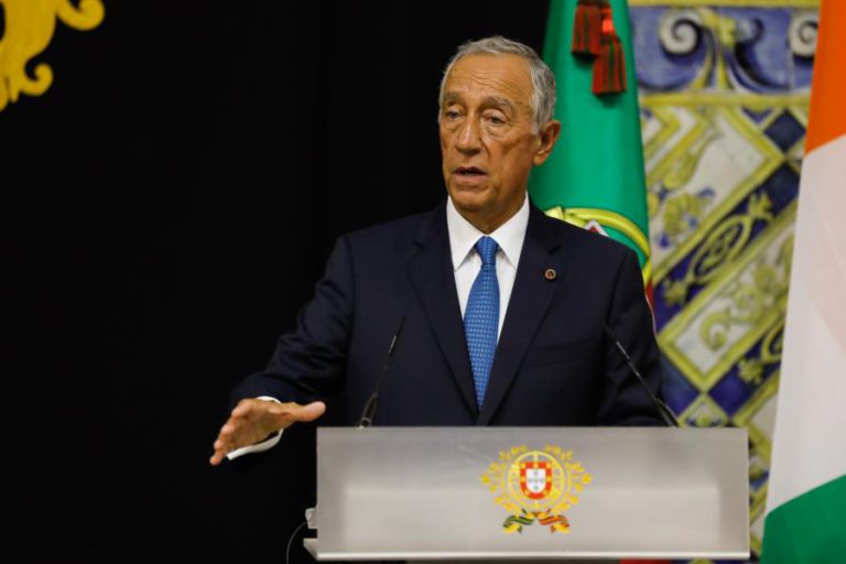 PR FELICITA ATUAL E ANTERIOR GOVERNOS POR SUBIDA DO ‘RATING’ E DIZ QUE “A LUTA CONTINUA”