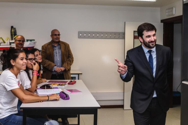 PERÍODO DE PERMUTAS ENTRE PROFESSORES VAI SER ALARGADO – MINISTRO DA EDUCAÇÃO