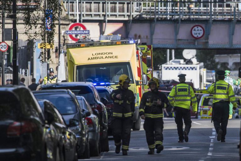 POLÍCIA ENCARA EXPLOSÃO NO METRO DE LONDRES COMO UM “INCIDENTE TERRORISTA”