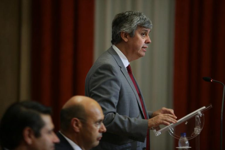 DÉFICE CAI 1.900 MILHÕES DE EUROS ATÉ AGOSTO