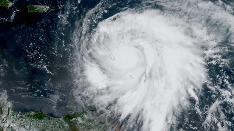 FURACÃO MARIA AUMENTA PARA CATEGORIA MÁXIMA E PODE TER CONSEQUÊNCIAS “CATASTRÓFICAS” — METEO