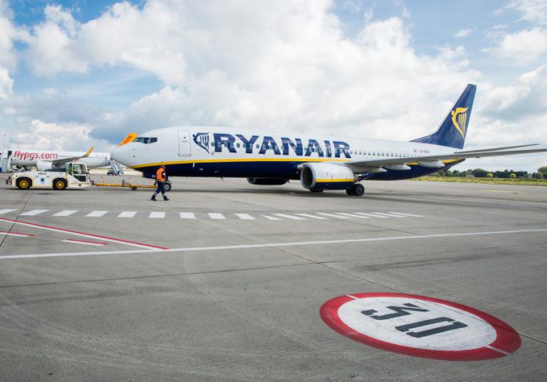 ESPANHA AVALIA MULTA DE 4,5 ME À RYANAIR PELA SUSPENSÃO DE VOOS