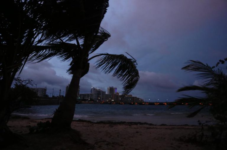 FURACÃO MARIA, DE CATEGORIA 4, CHEGA A PORTO RICO DEPOIS DE TER CASTIGADO DOMINICA