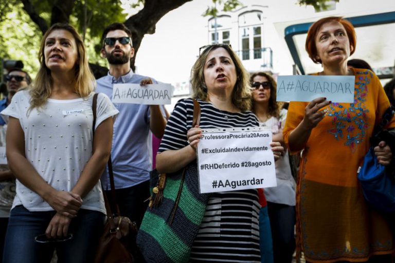 GRUPO DE 40 DOCENTES INTERPÕE AÇÃO COLETIVA CONTRA LISTAS DE MOBILIDADE INTERNA