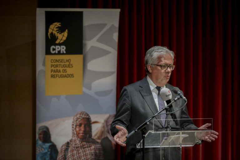 PORTUGAL ACOLHEU ATÉ AGORA 1.435 REFUGIADOS, MAIS 100 CHEGAM EM BREVE – MINISTRO ADJUNTO
