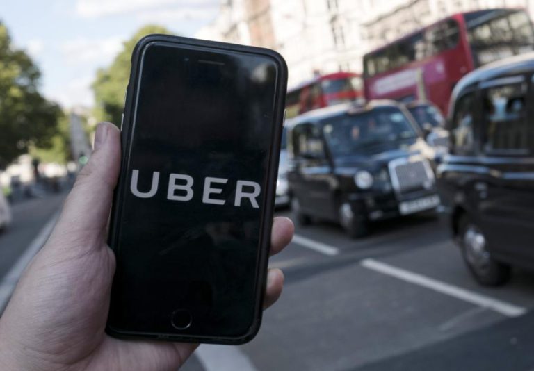 MAIS DE MEIO MILHÃO DE PESSOAS ASSINAM PETIÇÃO PELA MANUTENÇÃO DA UBER EM LONDRES