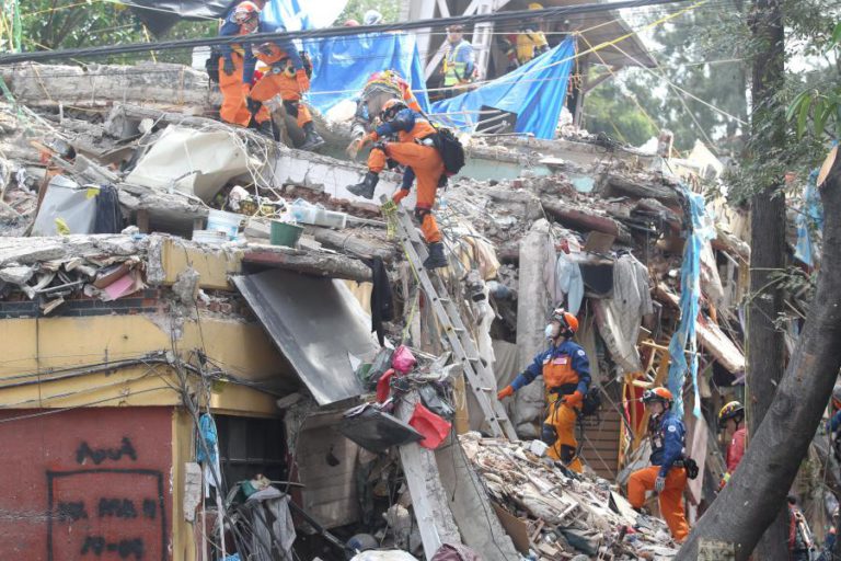 NOVO BALANÇO INDICA 292 MORTOS E 42 DESAPARECIDOS NO SISMO NO MÉXICO