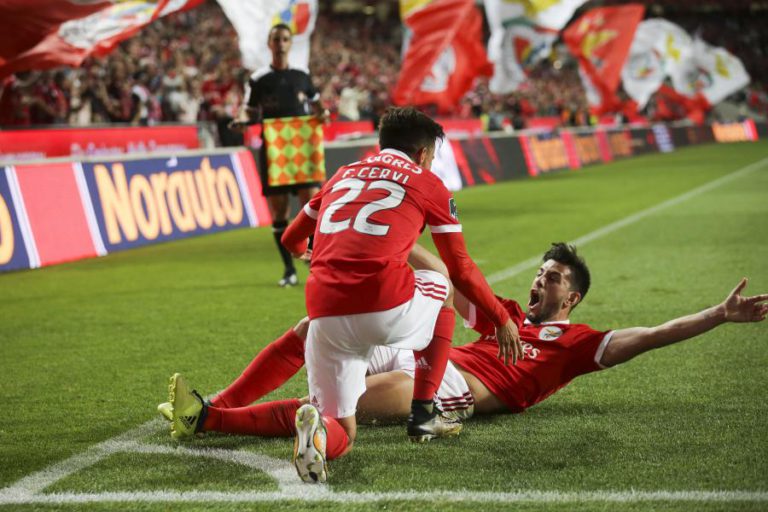 BENFICA VENCE PAÇOS DE FERREIRA E SOBE PROVISORIAMENTE A TERCEIRO