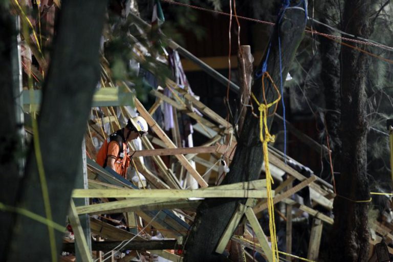 NOVO BALANÇO DO SISMO NO MÉXICO SOBE O NÚMERO DE MORTOS PARA 318