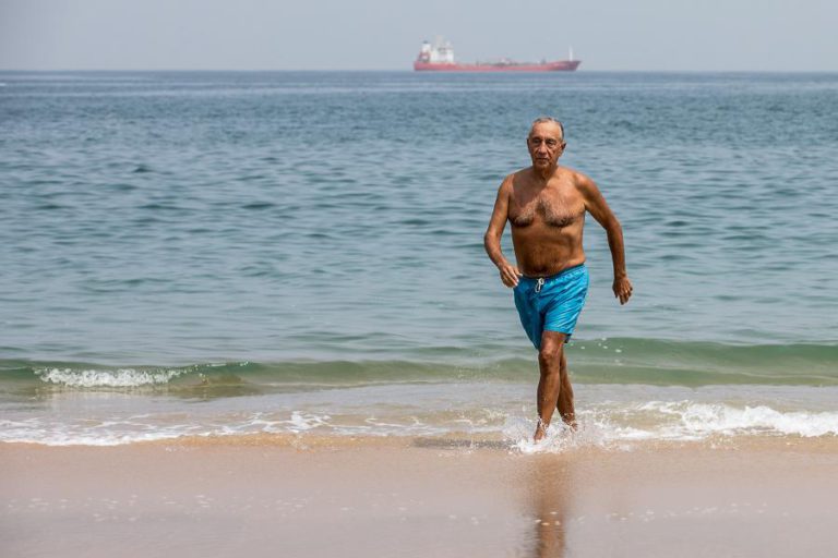 MARCELO A BANHOS EM LUANDA REPRESENTA “MILHÕES DE PORTUGUESES” NA TOMADA DE POSSE