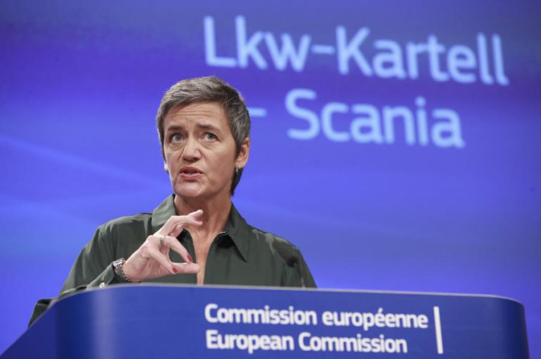 BRUXELAS MULTA SCANIA EM 880 MILHÕES POR CARTELIZAÇÃO DE PREÇOS DE CAMIÕES