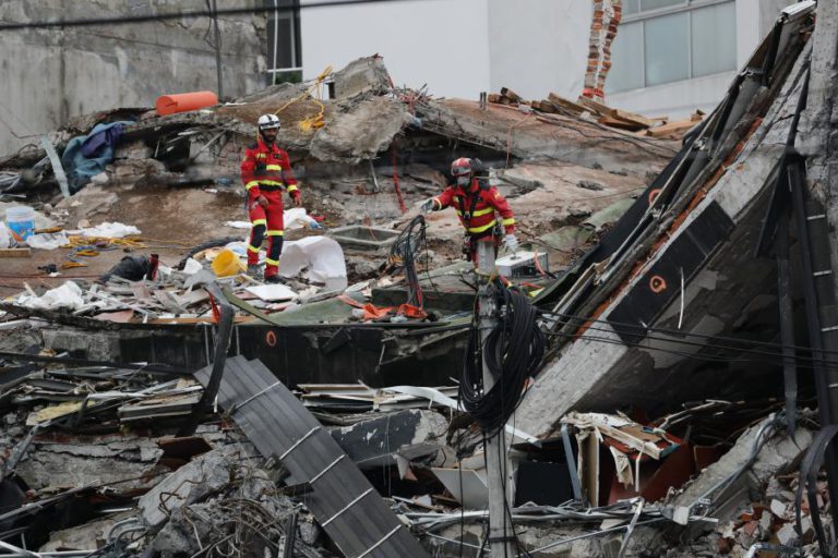 MÉXICO/SISMO: NÚMERO DE MORTES ATUALIZADO PARA 360, A MAIORIA NA CAPITAL