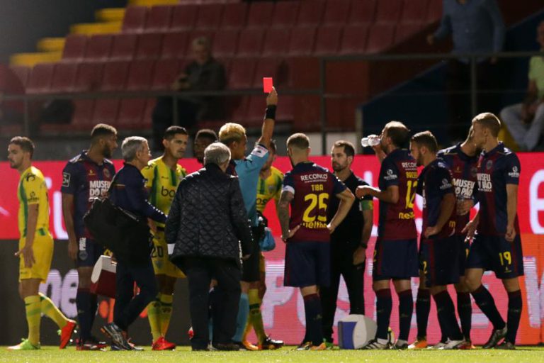 TONDELA, REDUZIDO A NOVE JOGADORES, EMPATA EM CHAVES