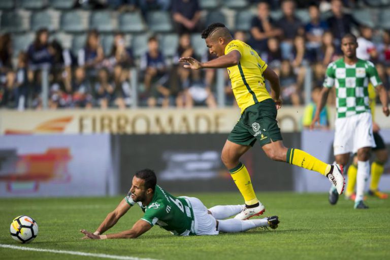 PAÇOS DE FERREIRA VENCE MOREIRENSE E SOBE PROVISORIAMENTE AO NONO LUGAR