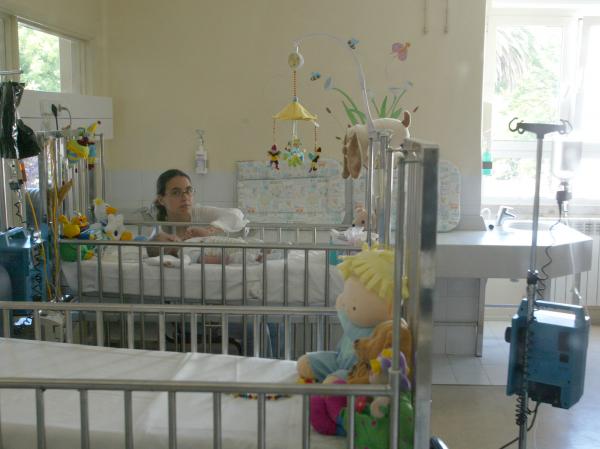 MÉDICOS PREOCUPADOS COM ESTADO ATUAL DA URGÊNCIA PEDIÁTRICA DO HOSPITAL D. ESTEFÂNIA