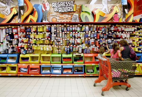 FAMÍLIAS GASTAM EM MÉDIA 393 EUROS COM MATERIAL ESCOLAR