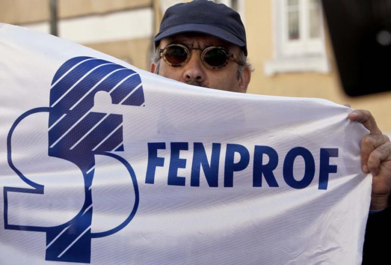 FENPROF CONVOCA GREVE PARCIAL A PARTIR DE 02 DE NOVEMBRO SE NÃO OBTIVER RESPOSTAS
