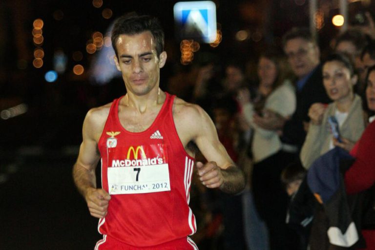 SPORTING CONTRATA MAIS TRÊS MEIO-FUNDISTAS AO BENFICA