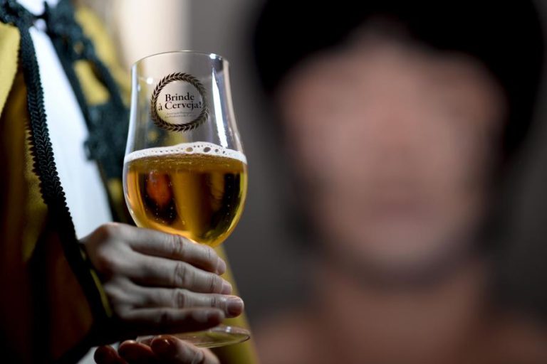IMPOSTO SOBRE A CERVEJA, LICORES E BEBIDAS ESPIRITUOSAS VOLTA A SUBIR, MAS MENOS