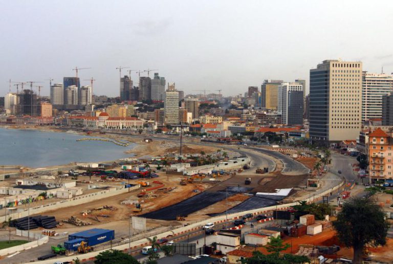 ADMINISTRADOR EM LUANDA DIZ QUE ELEVAÇÃO A DISTRITO URBANO RETIROU ESCOLAS E MÉDICOS
