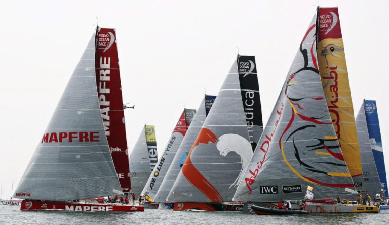 VOLVO OCEAN RACE ‘LARGOU’ DA BAÍA DE ALICANTE DIANTE DE MILHARES DE PESSOAS