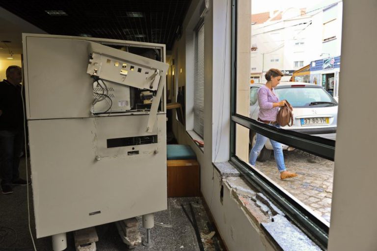 CAIXAS DE MULTIBANCO ASSALTADAS EM ALCOCHETE E ABRANTES – GNR