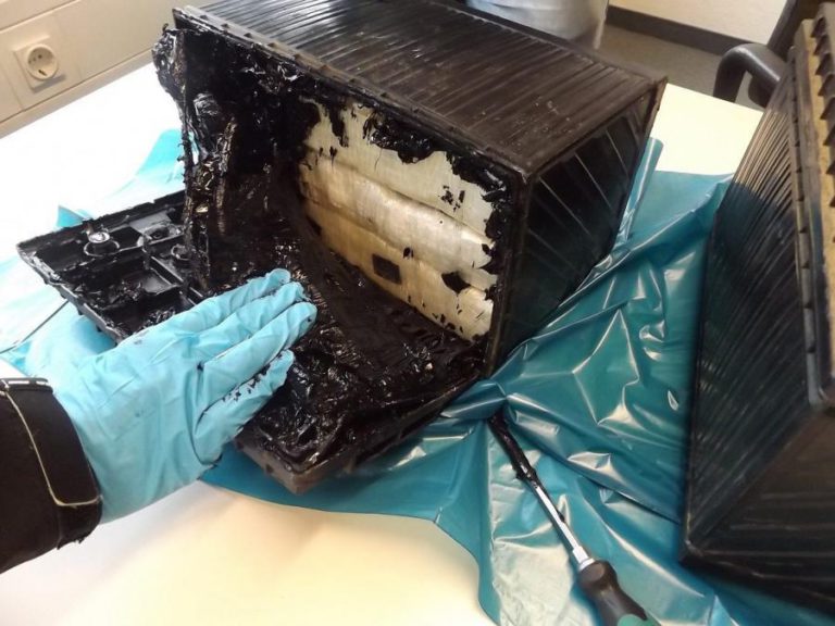 INVESTIGADORES APRESENTAM BATERIA CEM VEZES MAIS BARATA E QUE ARMAZENA O DOBRO DE ENERGIA