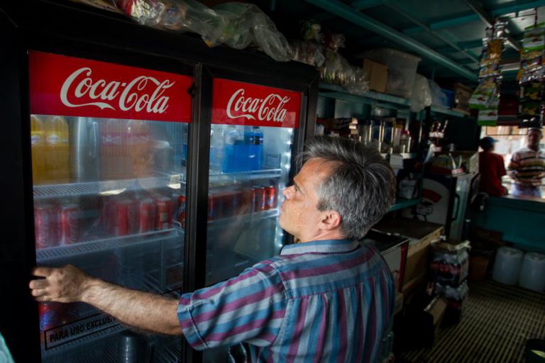 COCA-COLA QUER REDUZIR EM 12% O AÇÚCAR NA OFERTA DE BEBIDAS DO GRUPO ATÉ 2020