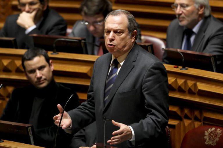 CARLOS CÉSAR ANUNCIA RECANDIDATURA À LIDERANÇA PARLAMENTAR DO PS