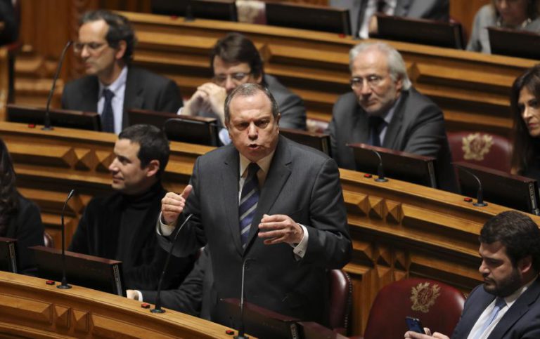 CARLOS CÉSAR REELEITO LÍDER DA BANCADA DO PS COM 81% DOS VOTOS