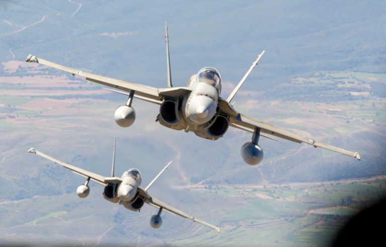 AVIÃO DE CAÇA “F-18” DESPENHA-SE APÓS DESCOLAR DE BASE EM MADRID, PILOTO MORREU