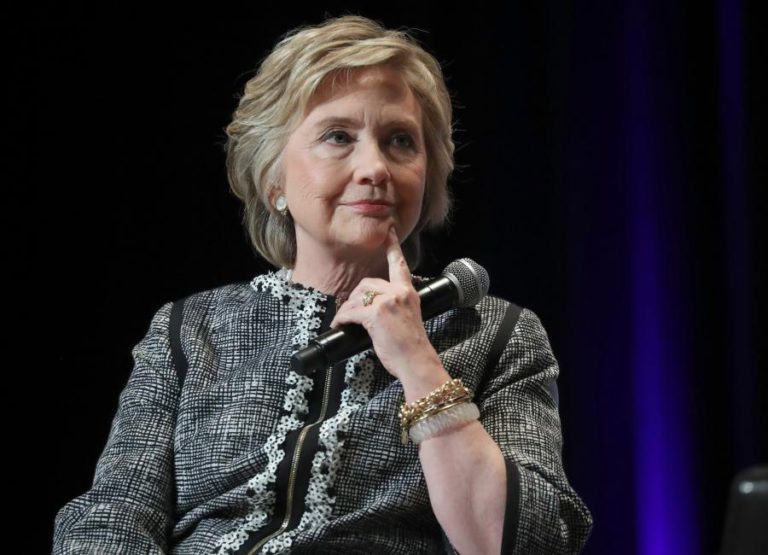 CLINTON DIZ QUE AMEAÇA DE TRUMP SOBRE ACORDO NUCLEAR COM IRÃO É “PERIGOSA”