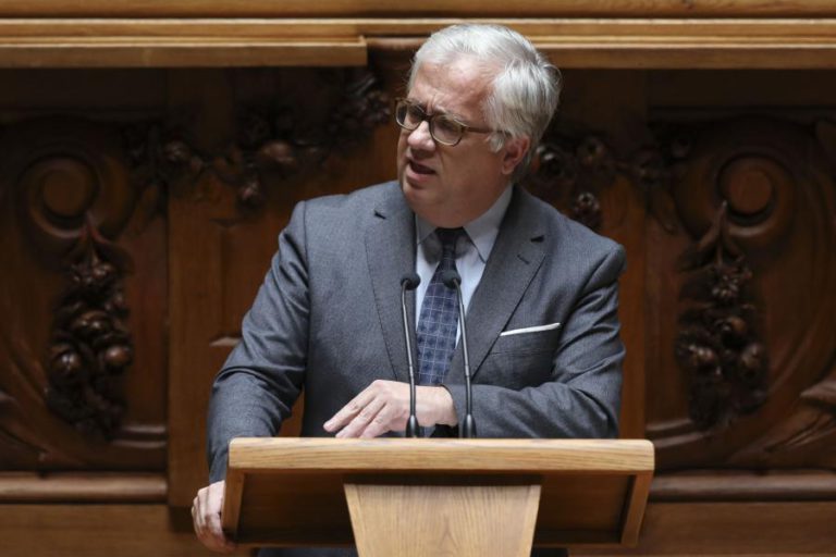 EDUARDO CABRITA MINISTRO DA ADMINISTRAÇÃO INTERNA E PEDRO SIZA VIEIRA MINISTRO ADJUNTO