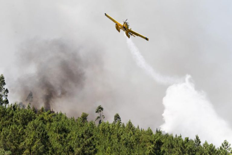 PROTEÇÃO CIVIL DIZ QUE SITUAÇÃO É “BASTANTE COMPLEXA” E APONTA “ESCASSEZ DE MEIOS”