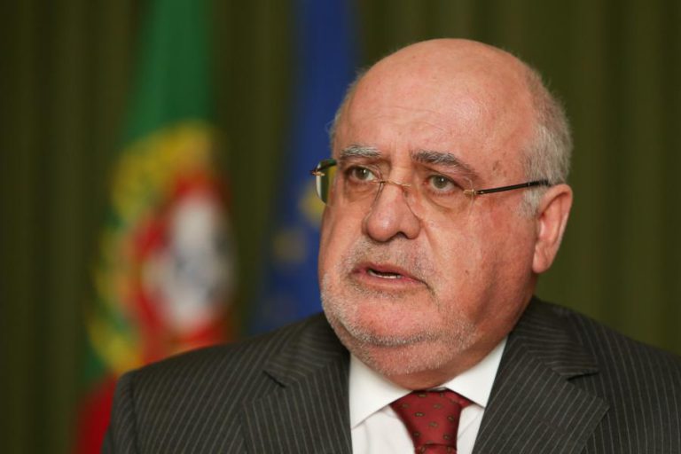 CAPOULAS SANTOS BUSCA NA UE APOIOS ADICIONAIS FACE À SECA EM PORTUGAL
