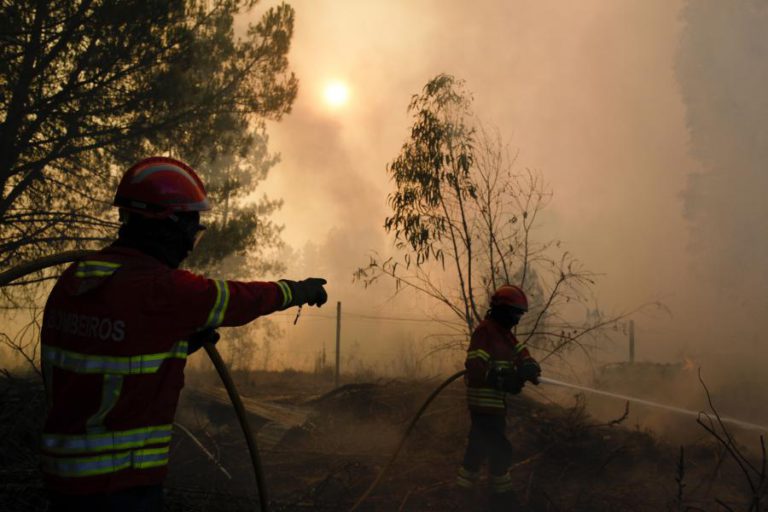 A24 CORTADA DEVIDO A INCÊNDIO EM CASTRO DAIRE, VISEU