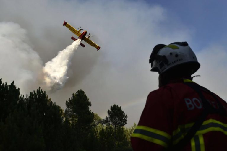 DOIS CANADAIR ACIONADOS PARA COMBATE AO INCÊNDIO DA PAMPILHOSA DA SERRA