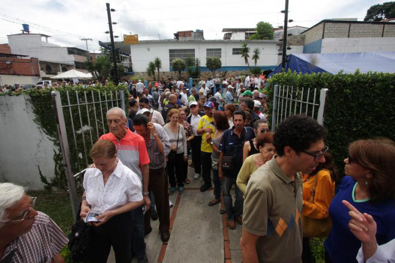 VENEZUELA: LLIBERTADO POLITÓLOGO E PRESO POLÍTICO LUSO-VENEZUELANO VASCO DA COSTA