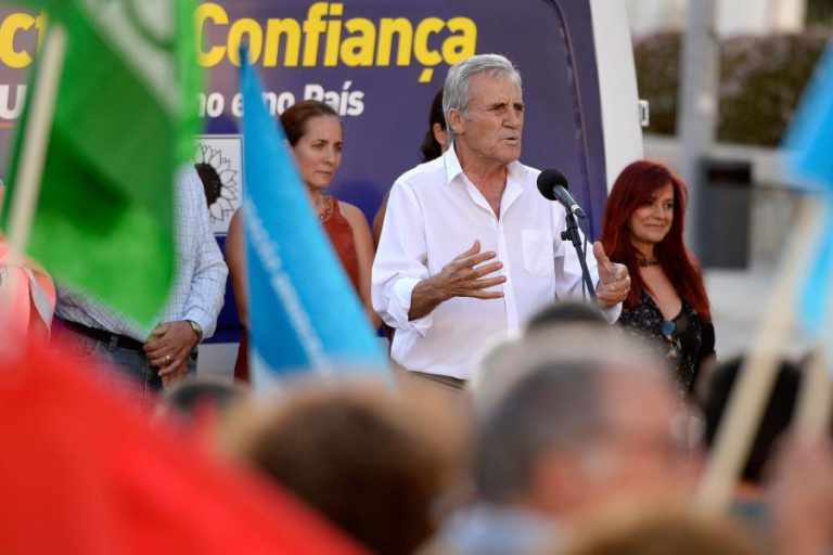 CATALUNHA: PCP CRITICA MADRID E DIZ QUE SOLUÇÃO PASSA POR VONTADE DO POVO CATALÃO