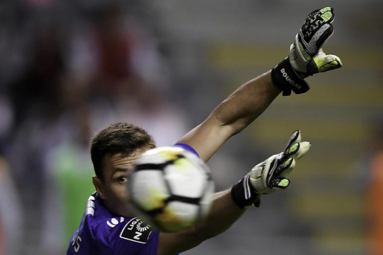 DOUGLAS, DO VITÓRIA DE GUIMARÃES, LEVADO AO HOSPITAL COM TRAUMATISMO CRANIANO