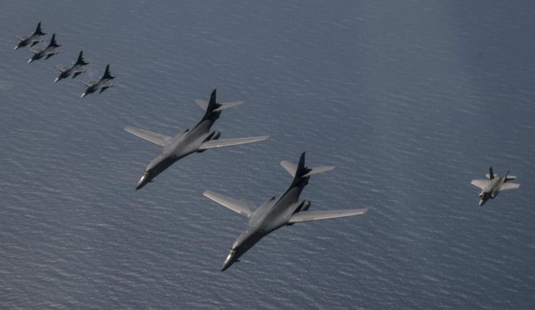 FALTA DE PILOTOS OBRIGA GOVERNO NORTE-AMERICANO A ADOTAR MEDIDAS EXCECIONAIS